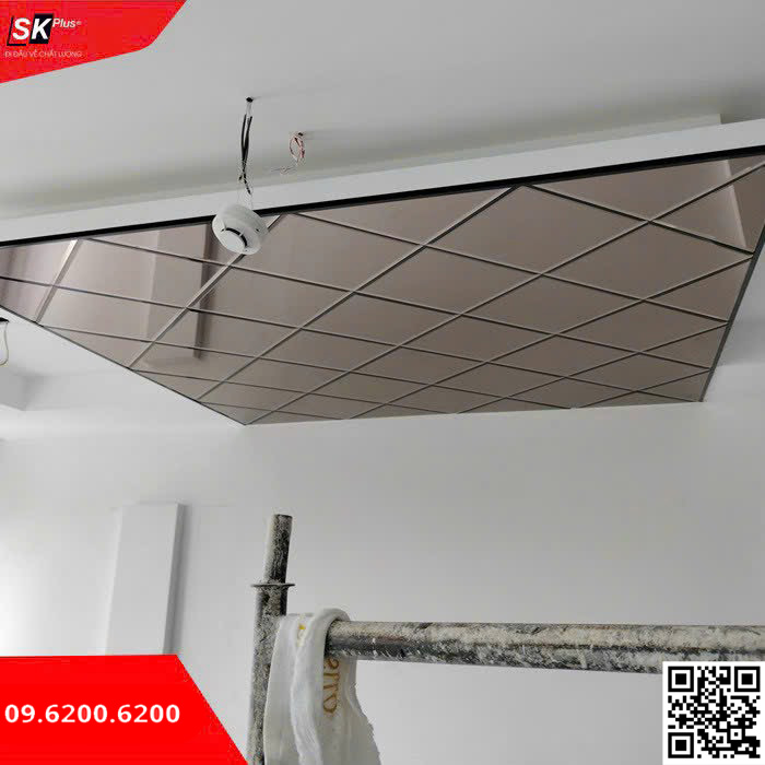 Mẫu Ốp trần Tấm Than Tre Gương Sâm Banh SK Plus – SK031