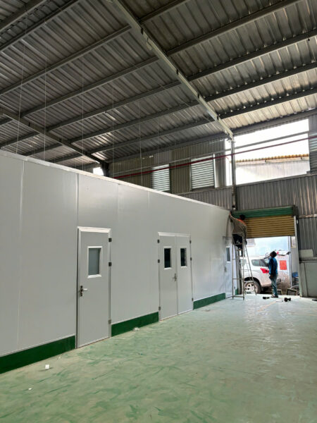 Thi Công Vách Panel Trần Mái Nhà Xưởng Ngăn Phòng Giá Rẻ 160k/m2 tại TPHCM [Mới Nhất 2026] - thi cong panel nha may hoang kim 4